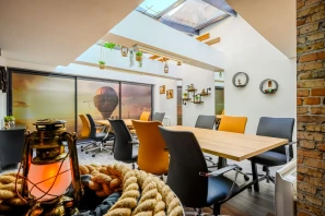 Open Space - 25200 - 7 postes - 350€