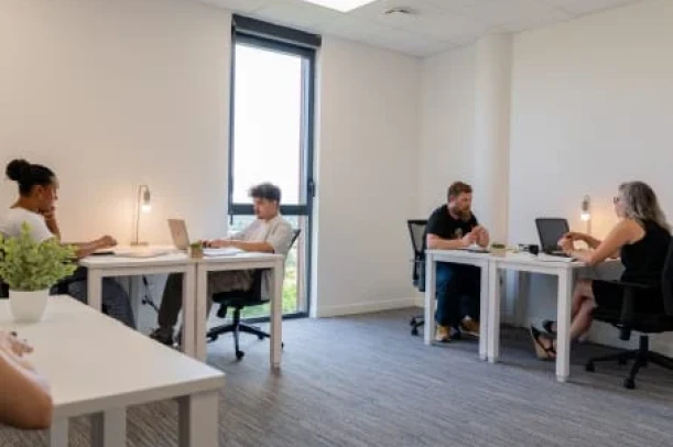 Bureau privé - 86360 - 4 postes - 702€
