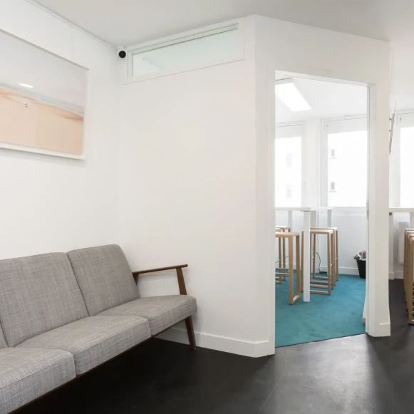 Bureau privé 12 m² 2 postes Location bureau Rue Fondary Paris 75015 - photo 2