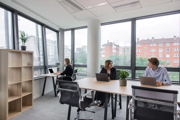 Bureau privé - 92210 - 3 postes - 1080€