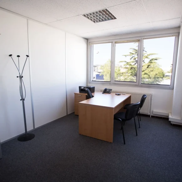 Open Space  24 postes Location bureau Avenue du Douard Aubagne 13400 - photo 16