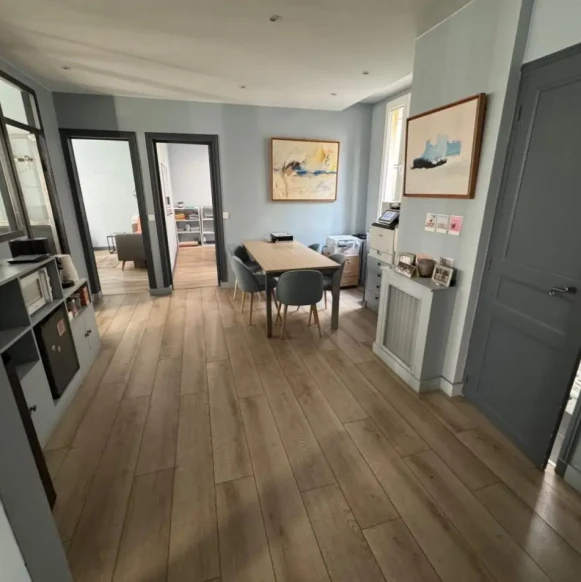 Bureau privé 13 m² 4 postes Location bureau Rue de Surène Paris 75008 - photo 2