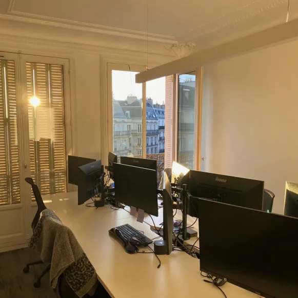 Bureau privé 16 m² 4 postes Location bureau Rue de Rome Paris 75008 - photo 3