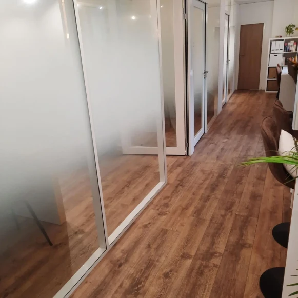 Bureau privé 14 m² 2 postes Location bureau Rue Jean Fraix Rezé 44400 - photo 2