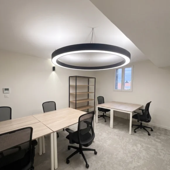Bureau privé 20 m² 6 postes Coworking Rue Turenne Bordeaux 33000 - photo 1