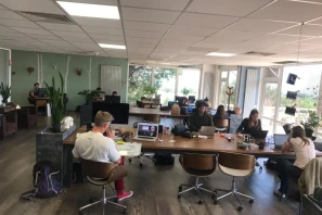 Open Space - 06270 - 50 postes - 250€