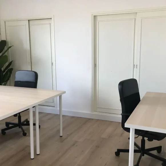 Bureau privé 15 m² 3 postes Location bureau Avenue de Saint-Maur Montpellier 34000 - photo 1