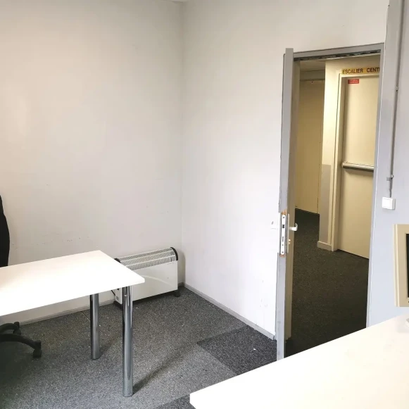 Bureau privé 11 m² 3 postes Location bureau Avenue Michelet Saint-Ouen-sur-Seine 93400 - photo 1