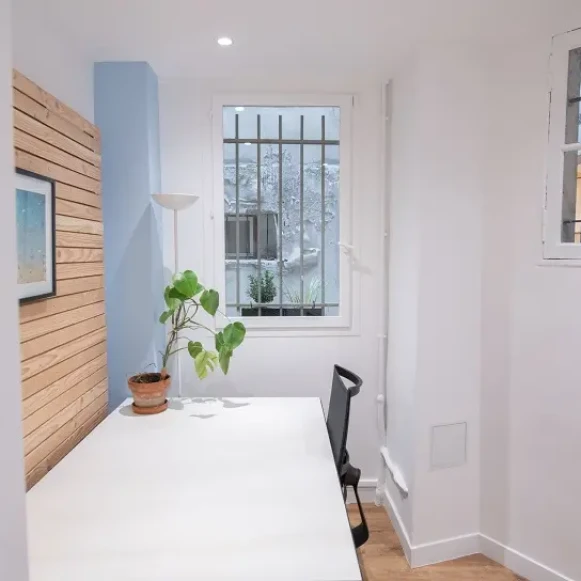 Bureau privé 11 m² 3 postes Coworking Rue Greneta Paris 75002 - photo 2