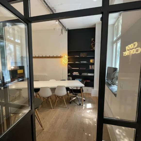 Bureau privé 12 m² 3 postes Coworking Rue Saint-Martin Paris 75004 - photo 1
