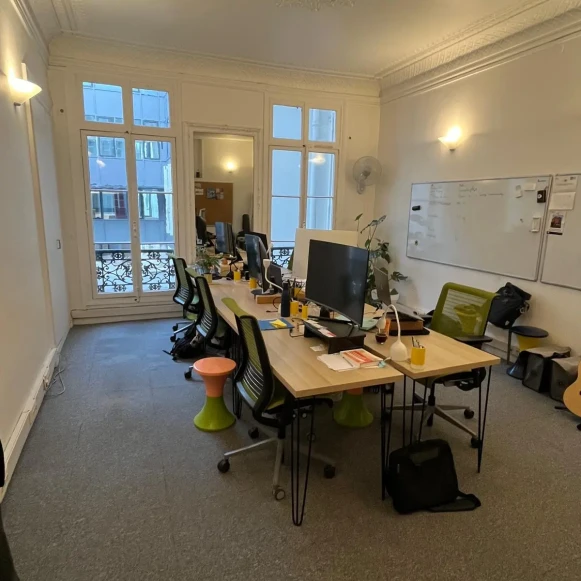 Bureau privé 25 m² 8 postes Coworking Rue du Helder Paris 75009 - photo 1