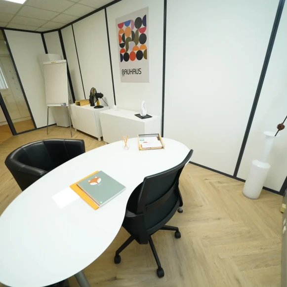 Bureau privé 17 m² 3 postes Coworking Avenue de Norvège Villebon-sur-Yvette 91140 - photo 1