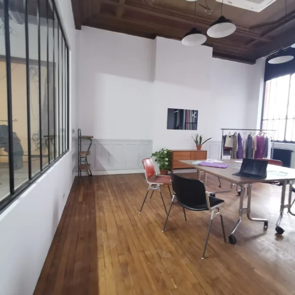 Bureau privé 30 m² 7 postes Coworking Rue Martel Paris 75010 - photo 2