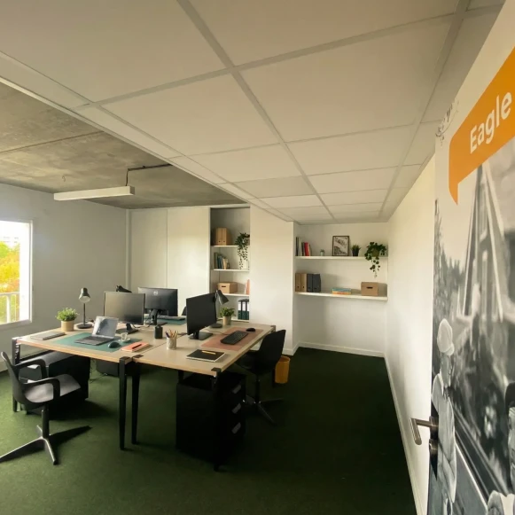 Bureau privé 23 m² 3 postes Coworking Boulevard Alain Savary Blagnac 31700 - photo 1