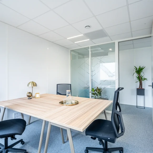 Bureau privé 15 m² 3 postes Location bureau Rue des Courtillons Bruz 35170 - photo 1