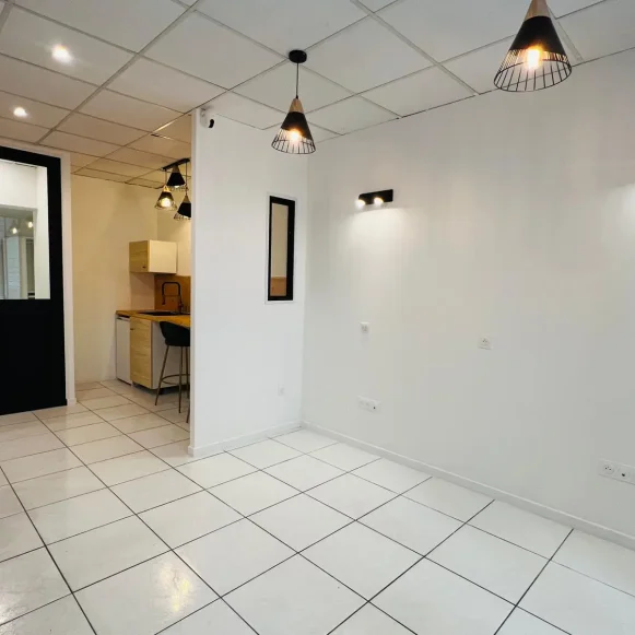 Espace indépendant 9 m² 2 postes Coworking Rue Solférino Aubervilliers 93300 - photo 3