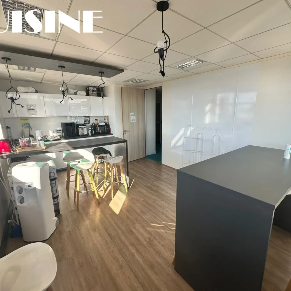 Bureau privé 18 m² 4 postes Coworking Rue Maurice Hartmann Issy-les-Moulineaux 92130 - photo 4