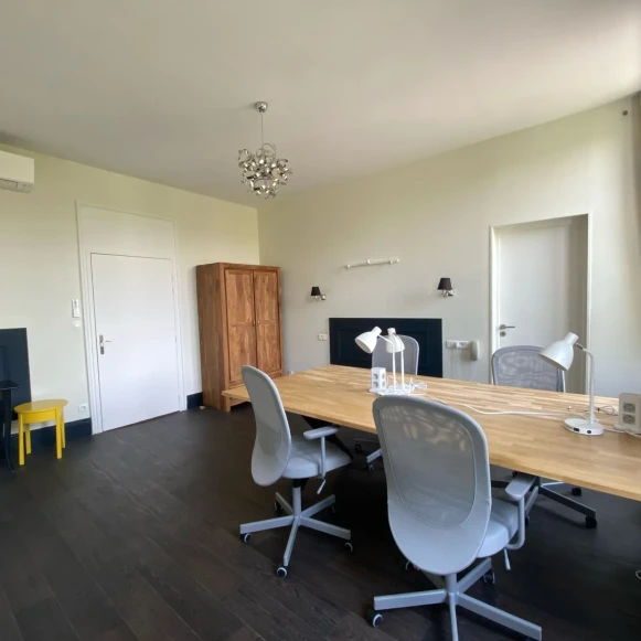 Open Space  4 postes Location bureau Avenue Port Mahon Charente-Maritime 17400 - photo 2