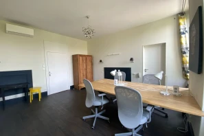 Open Space - 17400 - 4 postes - 325€