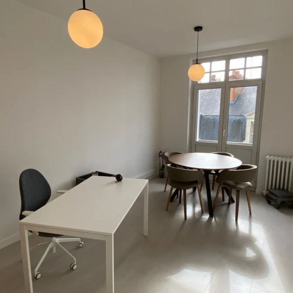 Bureau privé 15 m² 2 postes Coworking Rue d'Entraigues Tours 37000 - photo 4