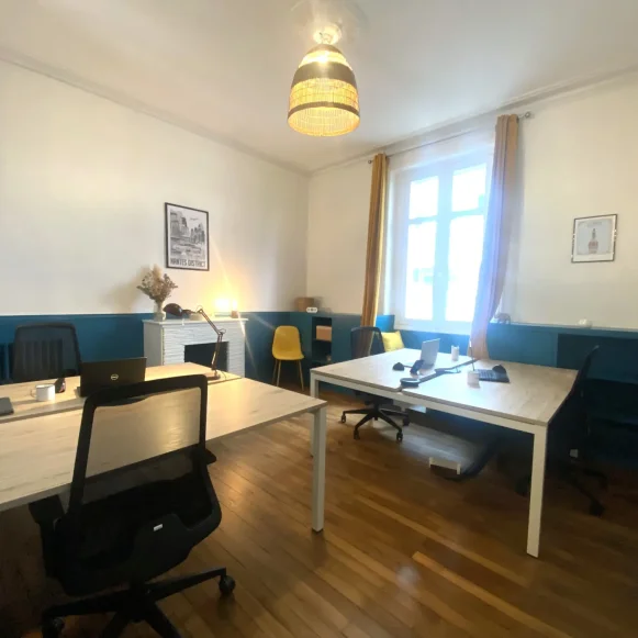 Bureau privé 35 m² 4 postes Location bureau Rue Félibien Nantes 44000 - photo 1