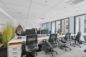 Espace indépendant - 92300 - 30 postes - 9000€