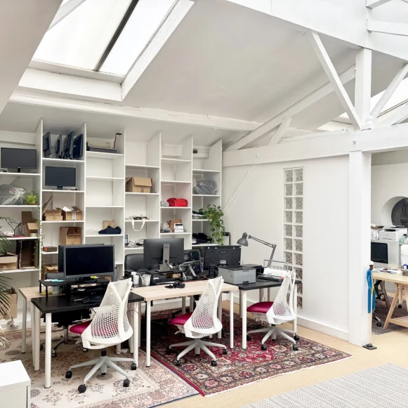 Bureau privé 25 m² 6 postes Location bureau Rue Stephenson Paris 75018 - photo 2