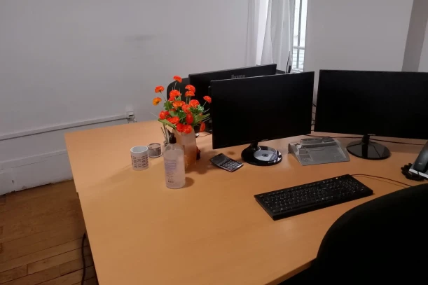 Bureau privé - 75011 - 2 postes - 550€