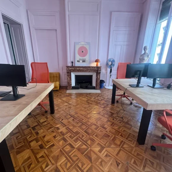 Bureau privé 15 m² 4 postes Coworking Rue d'Algérie Lyon 69001 - photo 6