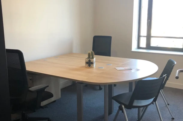 Bureau privé - 69570 - 2 postes - 650€