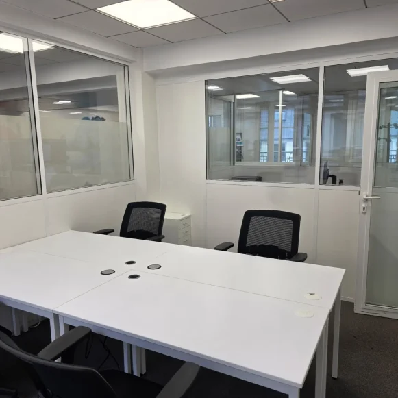 Bureau privé 20 m² 4 postes Coworking Rue du Faubourg Montmartre Paris 75009 - photo 2