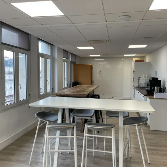 Espace indépendant 523 m² 68 postes Location bureau Boulevard des Batignolles Paris 75017 - photo 3