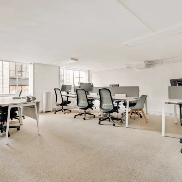 Bureau privé 80 m² 14 postes Location bureau Rue Saint-Fiacre Paris 75002 - photo 1