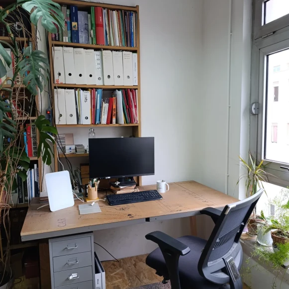 Open Space  1 poste Location bureau Rue Bisson Paris 75020 - photo 1