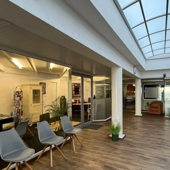 Open Space  20 postes Coworking Promenade de l'Amiral Lafargue Les Sables-d'Olonne 85100 - photo 1