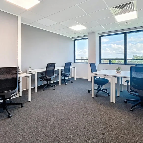 Bureau privé 24 m² 6 postes Coworking Rue de la Milletière Tours 37100 - photo 1