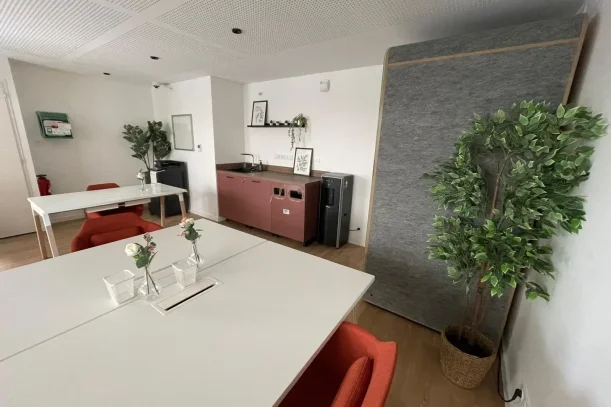 Open Space - 74340 - 3 postes - 100€