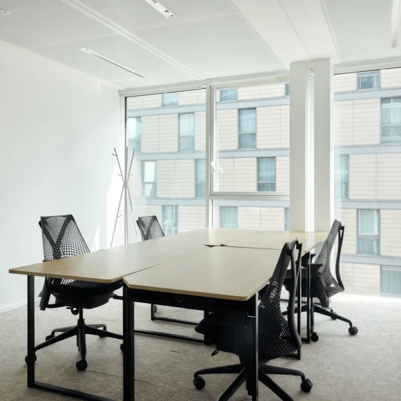 Bureau privé 25 m² 6 postes Coworking Rue du 8 Mai 1945 Clichy 92110 - photo 10