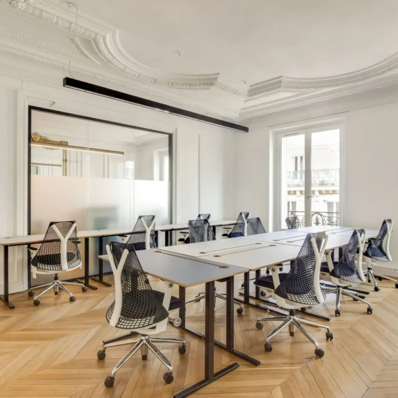 Bureau privé 44 m² 17 postes Coworking Rue de Stockholm Paris 75008 - photo 1