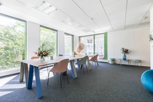 Open Space - 86000 - 6 postes - 190€