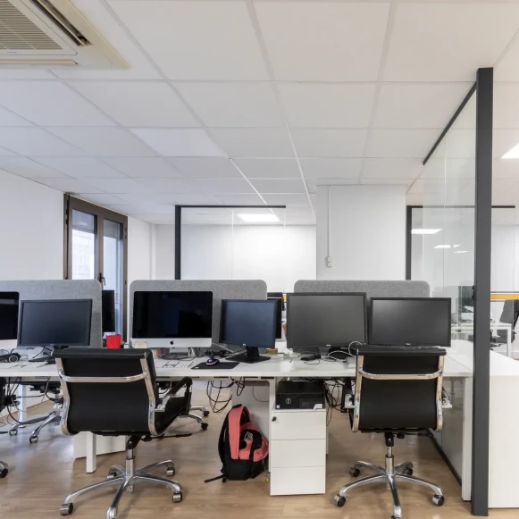 Bureau privé 12 m² 3 postes Coworking Rue Jadin Paris 75017 - photo 8