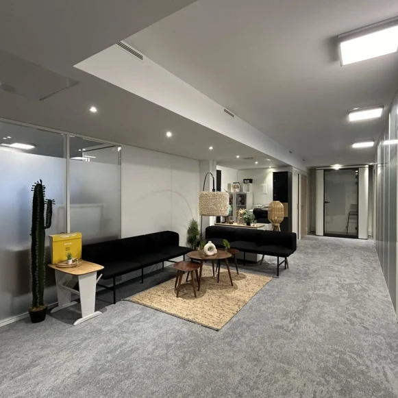 Bureau privé 60 m² 15 postes Coworking Rue Louis Blanc Lyon 69006 - photo 1