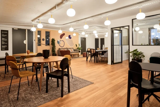 Bureau privé - 75010 - 8 postes - 6320€