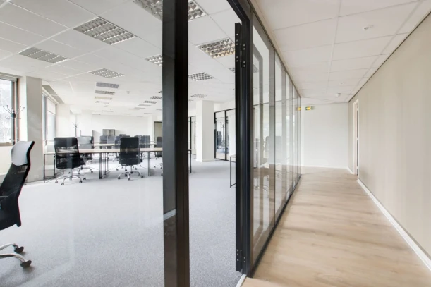 Open Space - 92210 - 12 postes - 270€