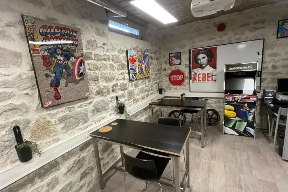 Open Space - 25000 - 8 postes - 250€