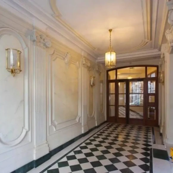 Bureau privé 30 m² 4 postes Location bureau Avenue Marceau Paris 75016 - photo 2