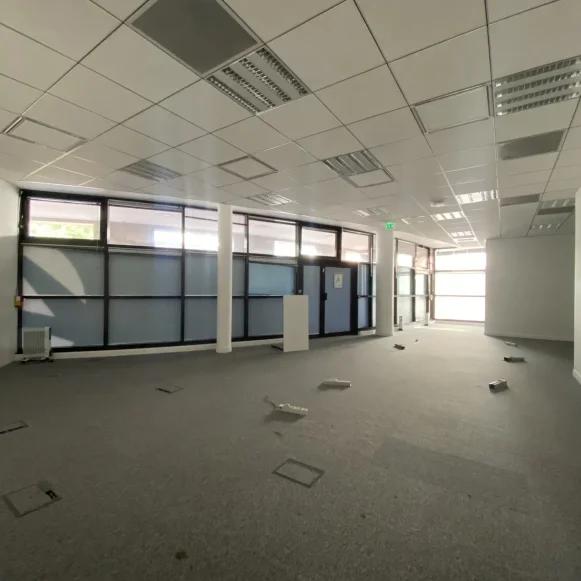 Bureau privé 20 m² 8 postes Location bureau Rue Fructidor Paris 75017 - photo 3