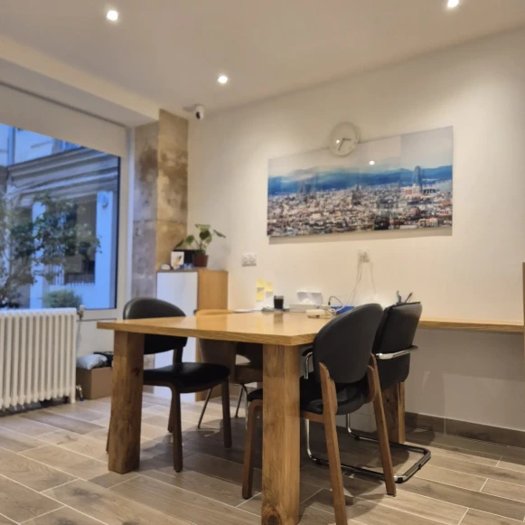 Bureau privé 14 m² 3 postes Location bureau Rue de Montholon Paris 75009 - photo 1