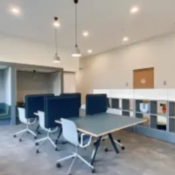 Bureau privé 12 m² 3 postes Location bureau Allée Rose Dieng-Kuntz Paris 75019 - photo 5