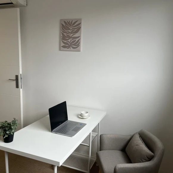 Bureau privé 10 m² 2 postes Coworking Rue du Tisserand Saint-Herblain 44800 - photo 1